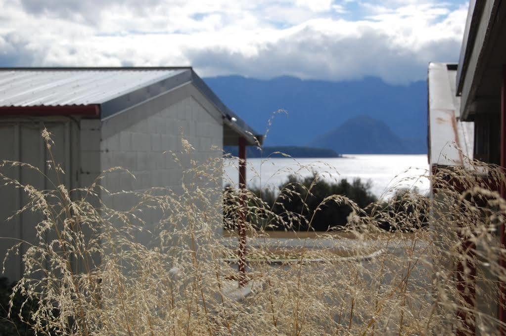 Te Anau Manapouri Lake Hotel Exterior photo