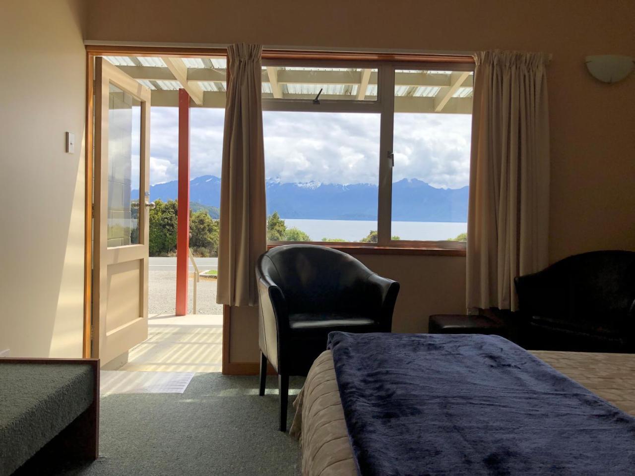 Te Anau Manapouri Lake Hotel Exterior photo