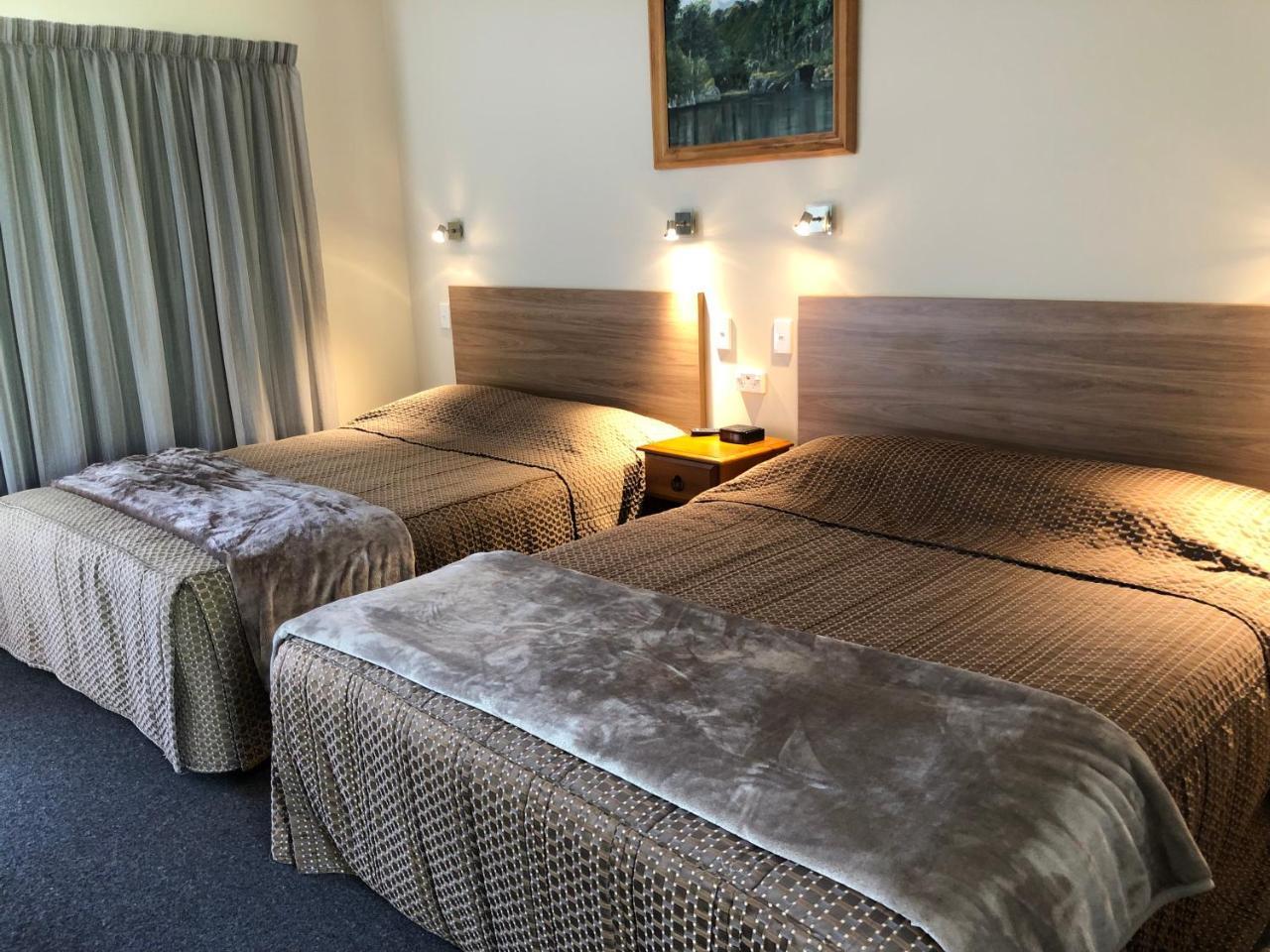 Te Anau Manapouri Lake Hotel Exterior photo